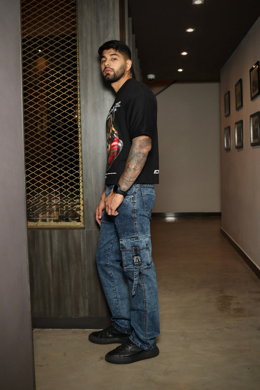 Jean caballero cargo y camiseta