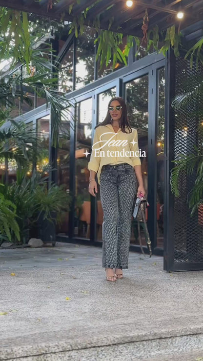 Jean gris straight fit pedrería